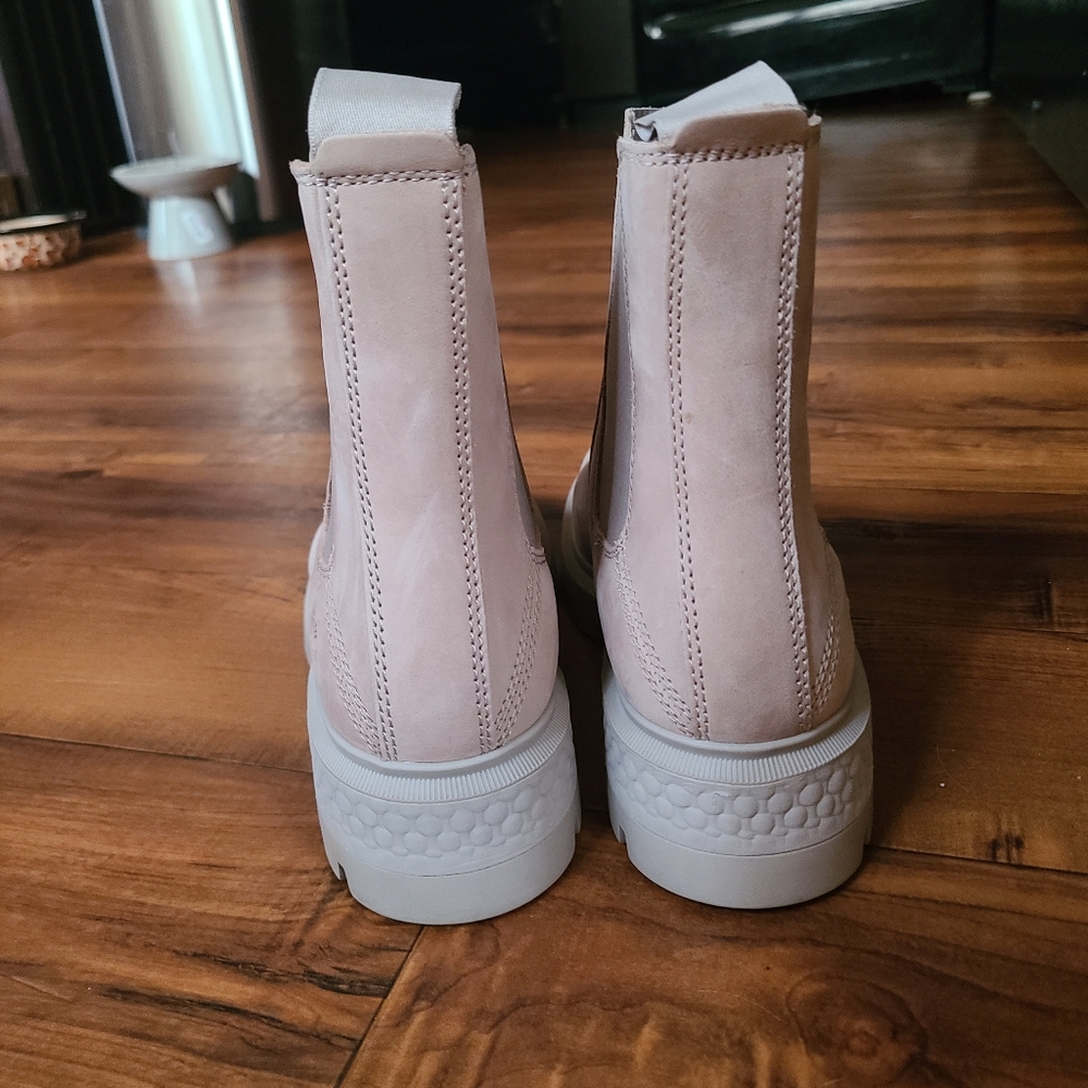 Timberland Women's Beige Chelsea Lug Boot - Picture 5 of 9